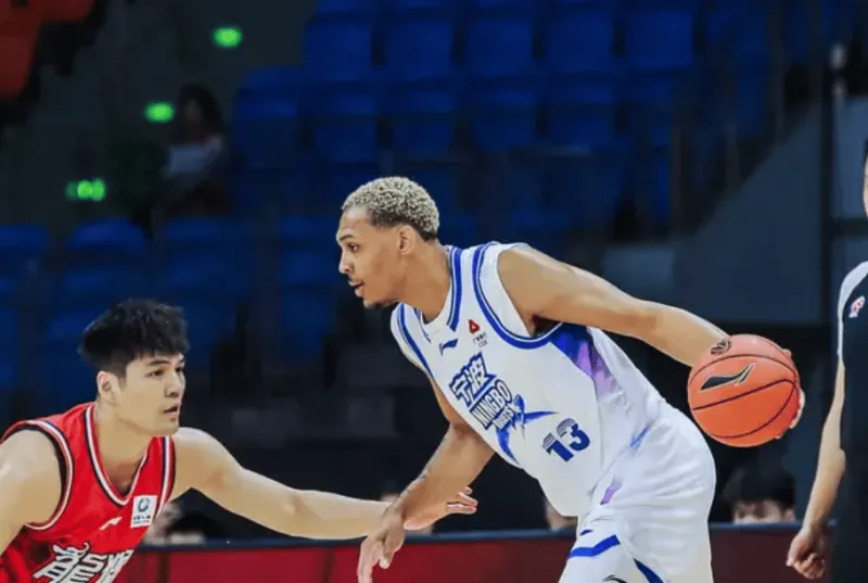 开云体育在线-贝兹利宁波首秀出战12分钟，投篮6中4得到8分2篮板1助攻