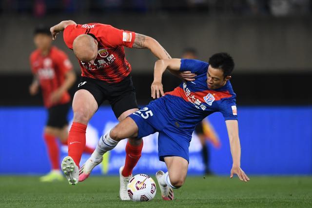 开云体育在线-【中超】穆伊世界波巴索戈点射 10人海港1比1申花